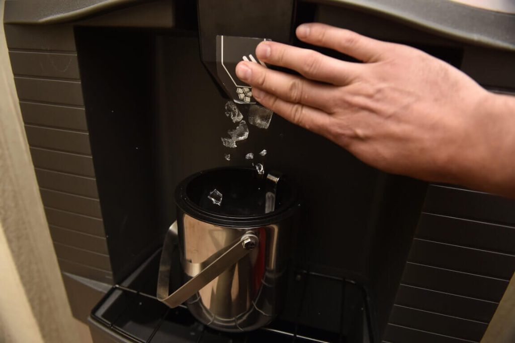 Slow ice maker